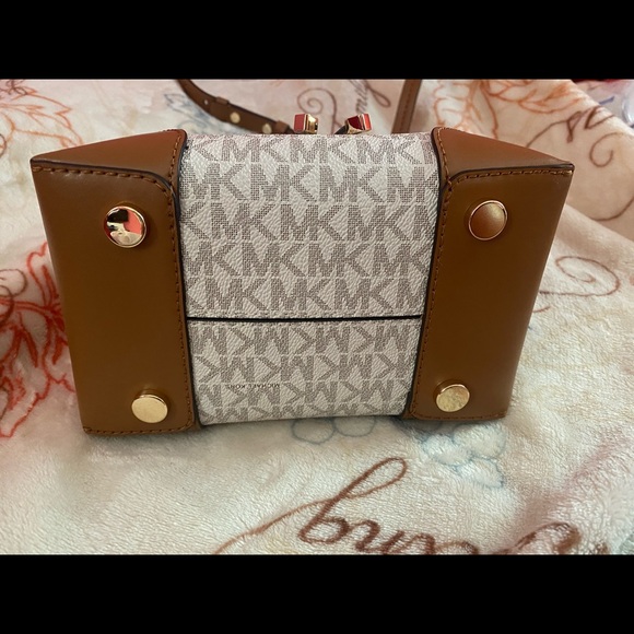 MK Purse - Picture 10 of 10